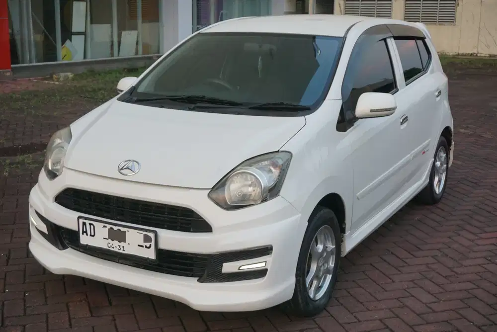 Daihatsu Ayla M Sporty 2013 Bensin Manual Putih Istimewa