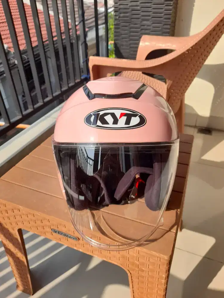 Helm KYT Kyoto warna pink/peach size XL