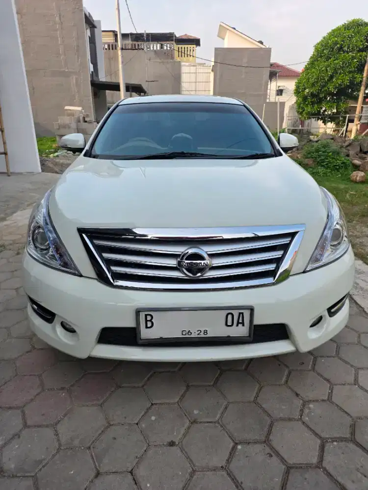 Nissan Teana 2.5 XV 2013 Putih Terawat Pakaian Pribadi