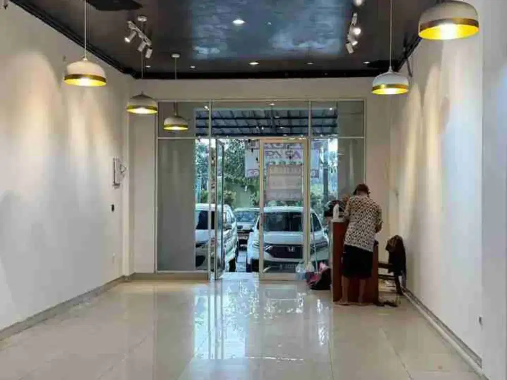Ruko Crown Boulevard - Siap Usaha.