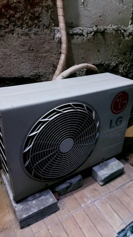 Dijual AC 1 PK merek LG
