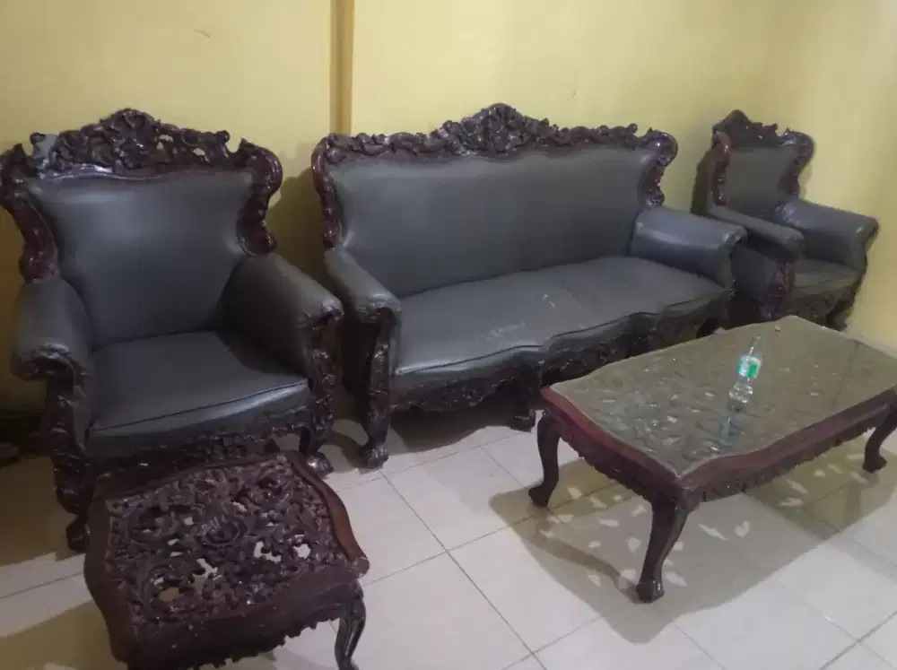 Kursi jati Jepara dan lemari jati