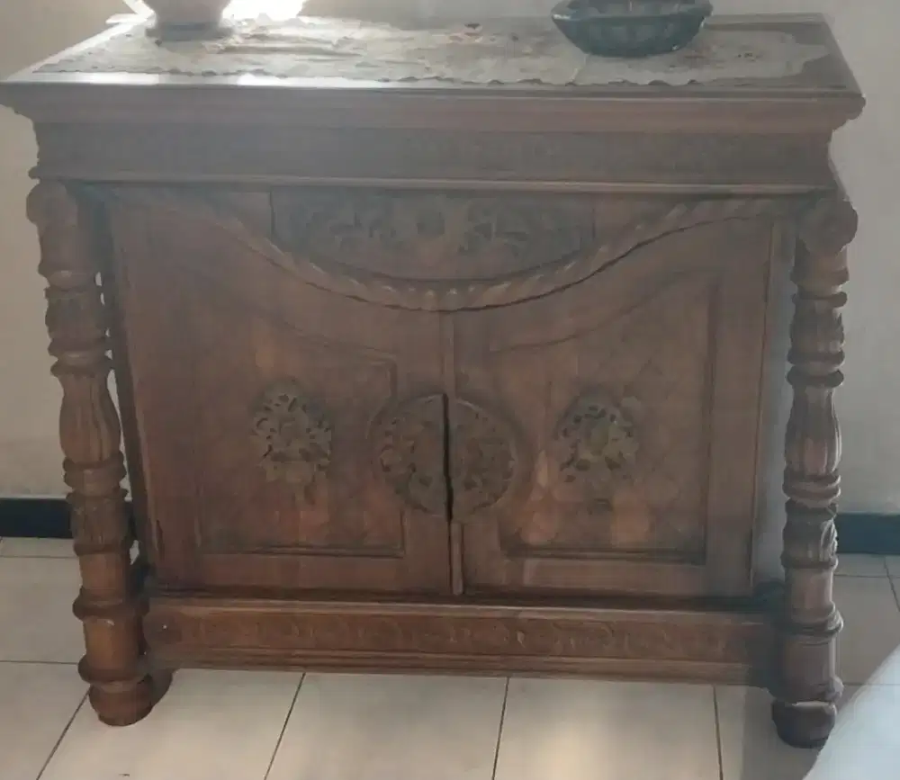 Dijual Lemari Ukir