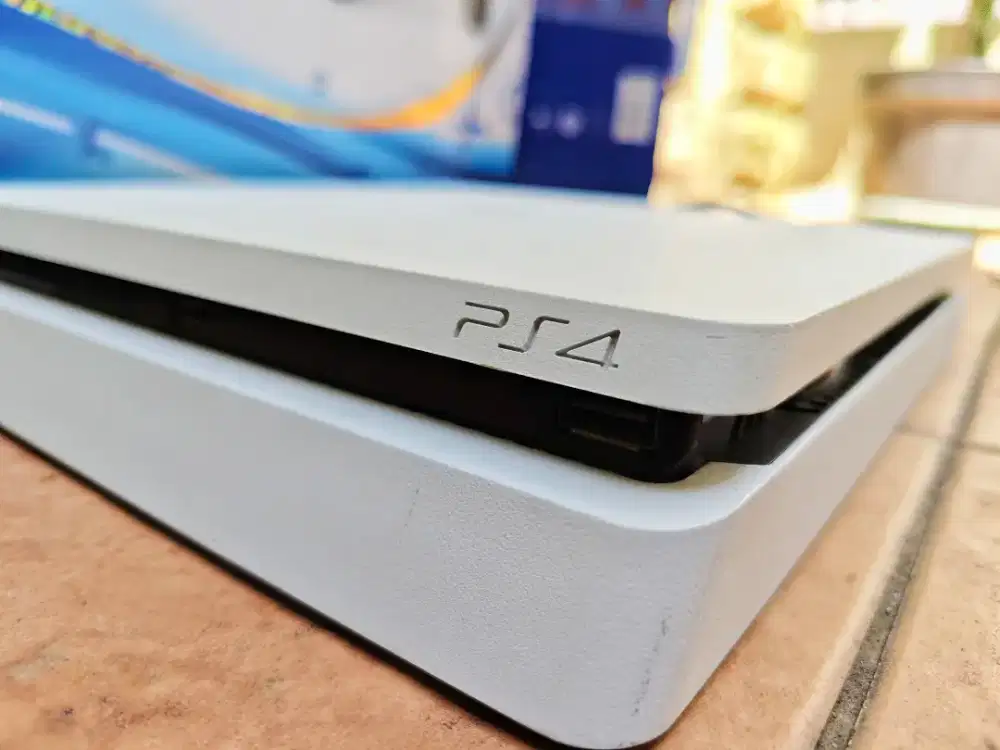 PlayStation 4 slim 1TB 13 game lengkap segel mulus ttbt
