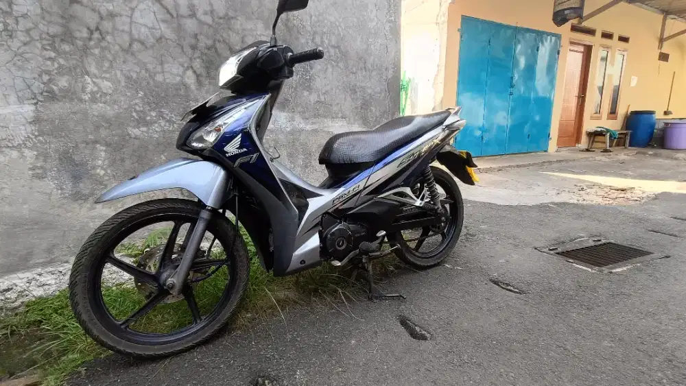 Dijual Honda Supra X 125 Helm In tahun 2012