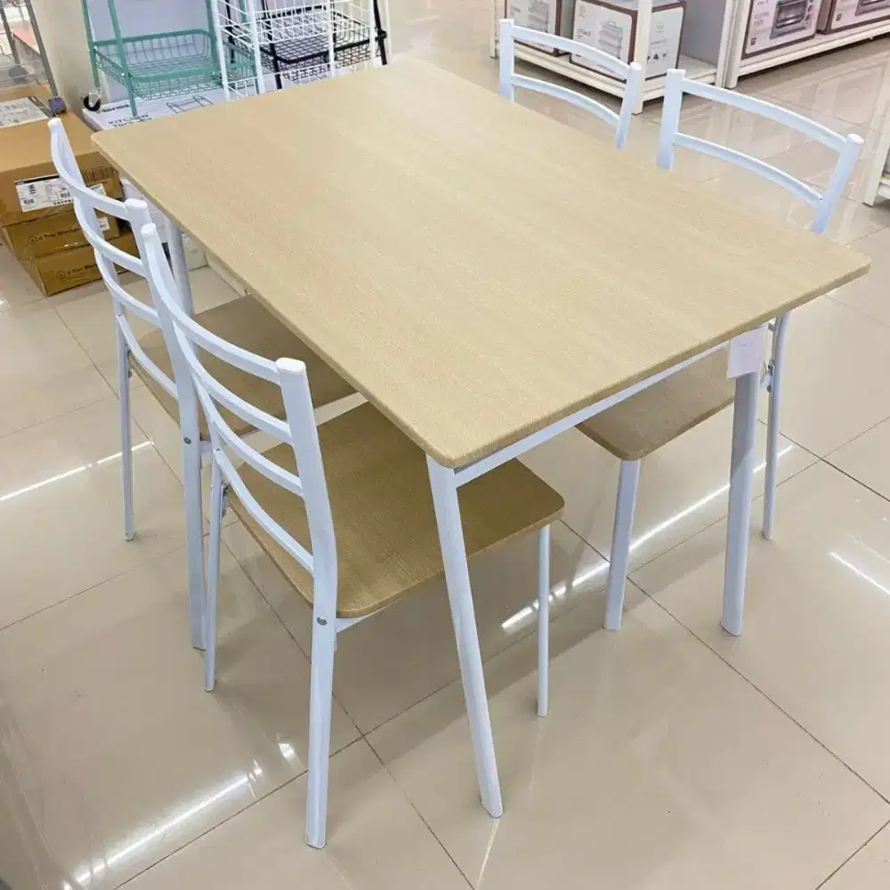 Meja Makan Set Selma