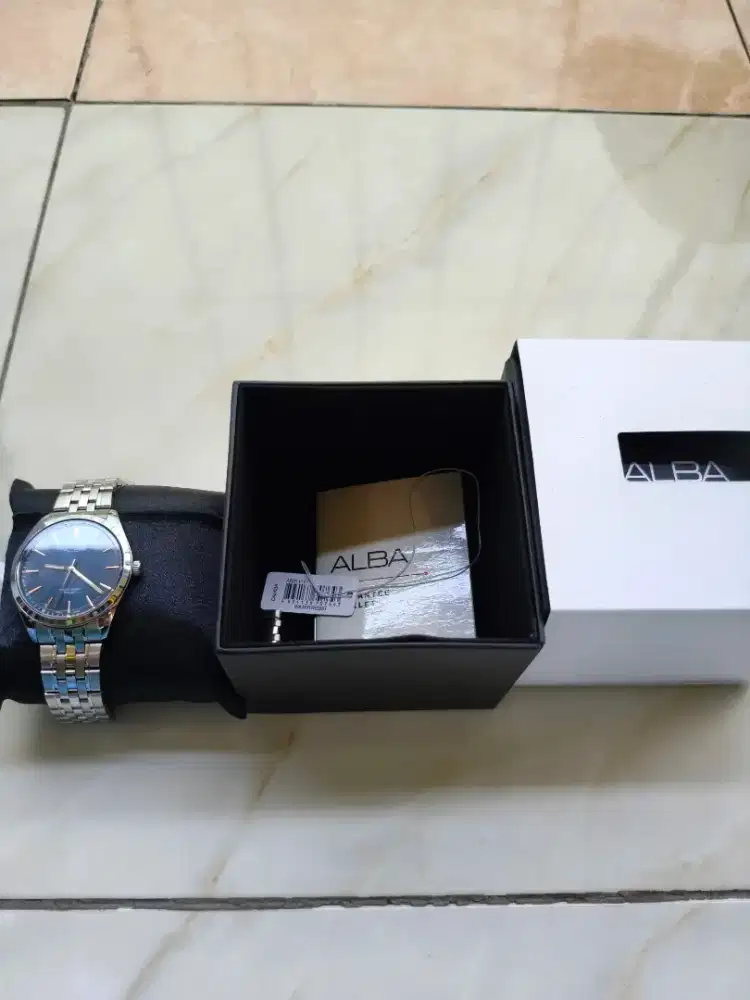 Jam tangan alba