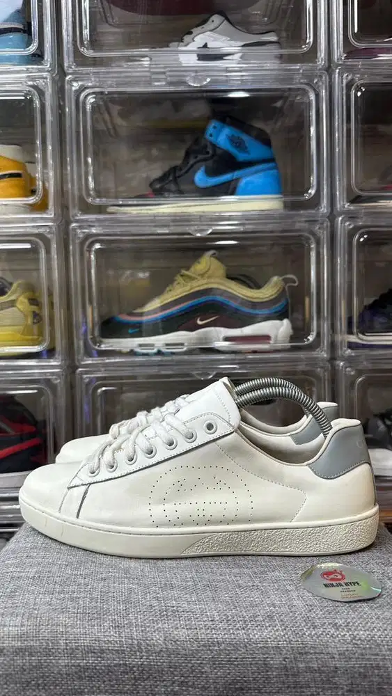 GUCCI PERFORATED LOGO SNEAKERS