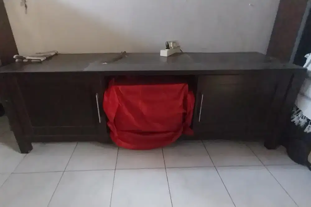 Lemari Televisi Kayu