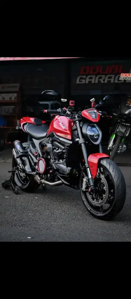 DUCATI MONSTER 937 MERAH 2023 FULL SPEK KM ANTIK UNDER 500 KM
‎