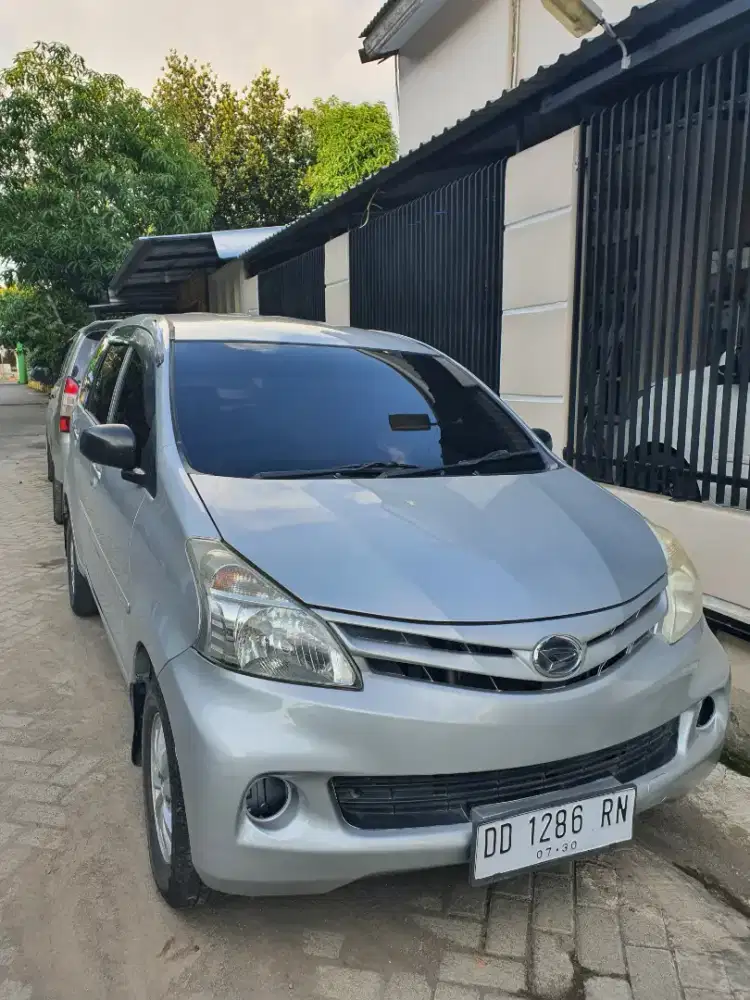 Xenia 1.3 X M/T Tahun 2015 Warna Silver