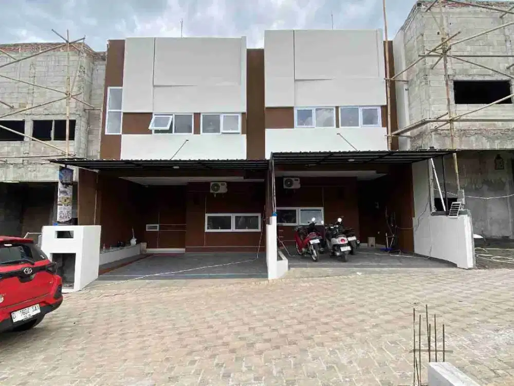 di jual rumah  2 lantai lokasi strategis di cinere limo depok