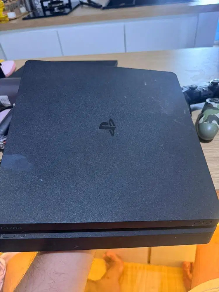 BUNDLING SALE PS4 AND GAMES