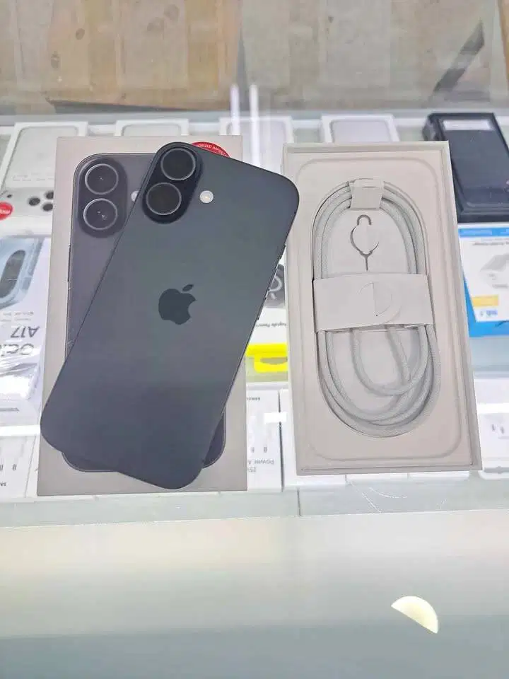 Second iPhone 17 256GB Black Garansi Resmi ON 28 April 2027 Mulus