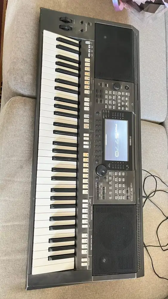 Yamaha PSR - S 770 bekas