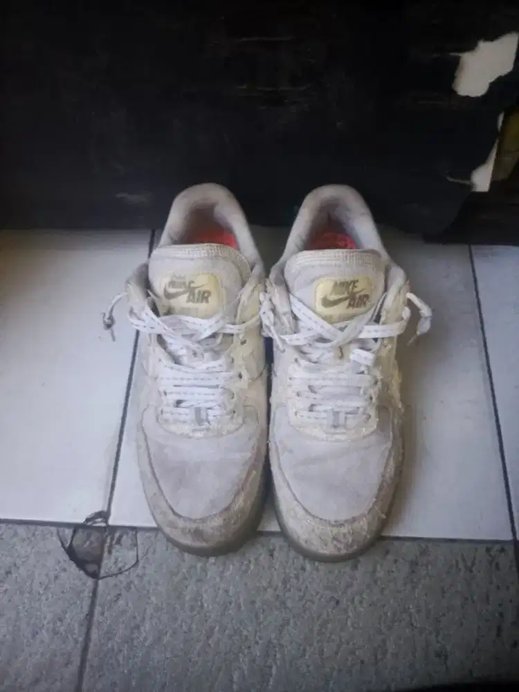 ada sepatu nih jual aja