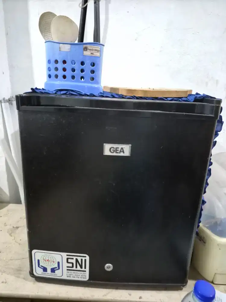 Kulkas Mini GEA Portabel