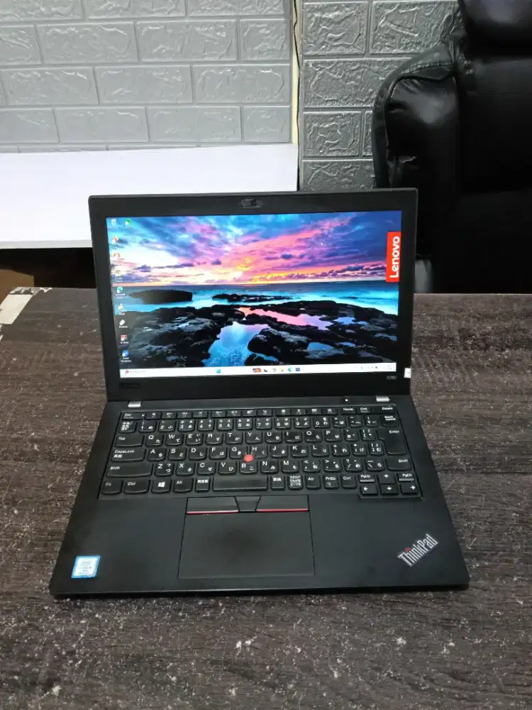 Laptop touchscreen Lenovo Thinkpad X280 i5 gen 8 ram 8gb ssd 256gb ori