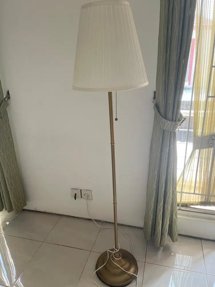 Lampu lantai ikea