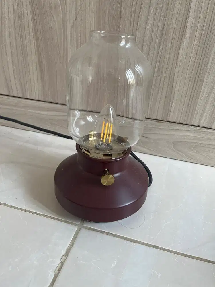 Lampu meja ikea warna ungu