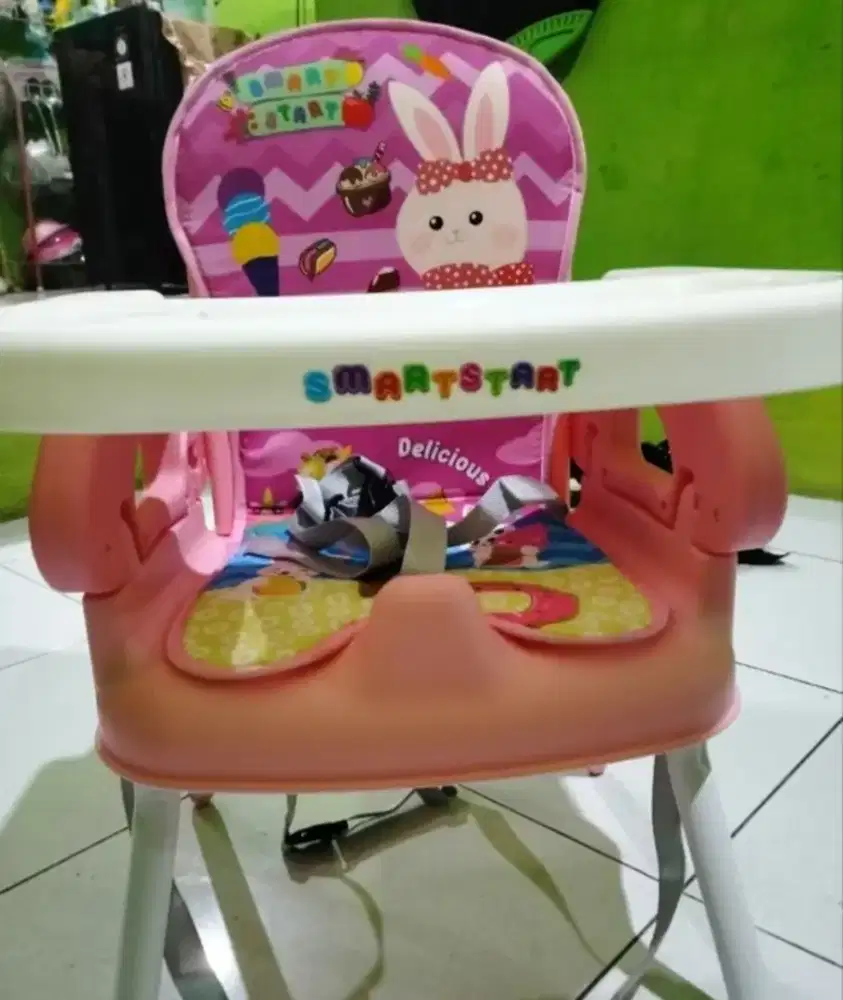 Kursi makan bayi