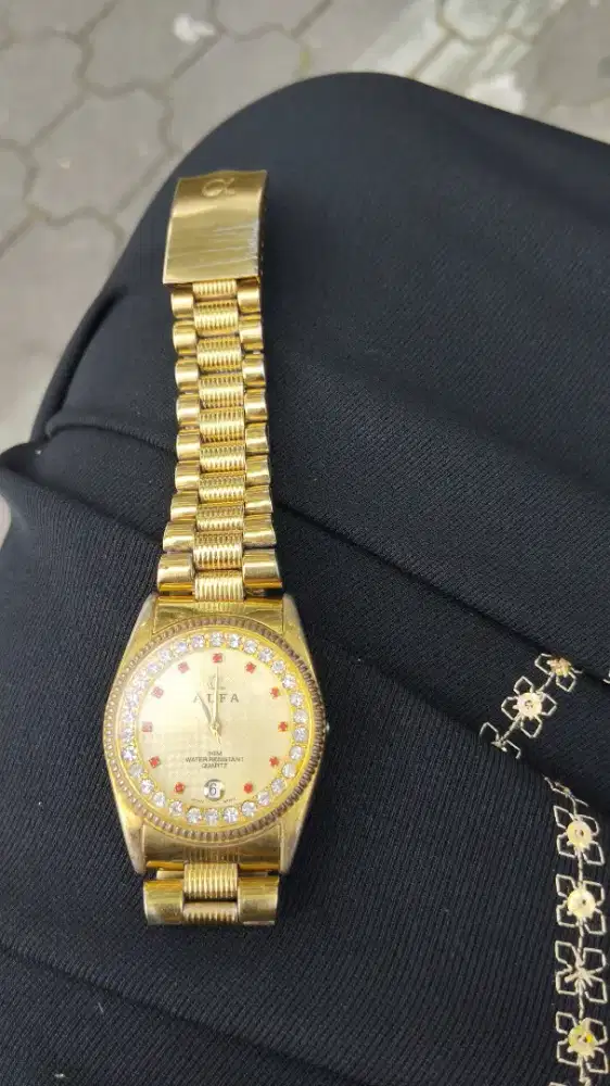 Jam pria merk QLBA