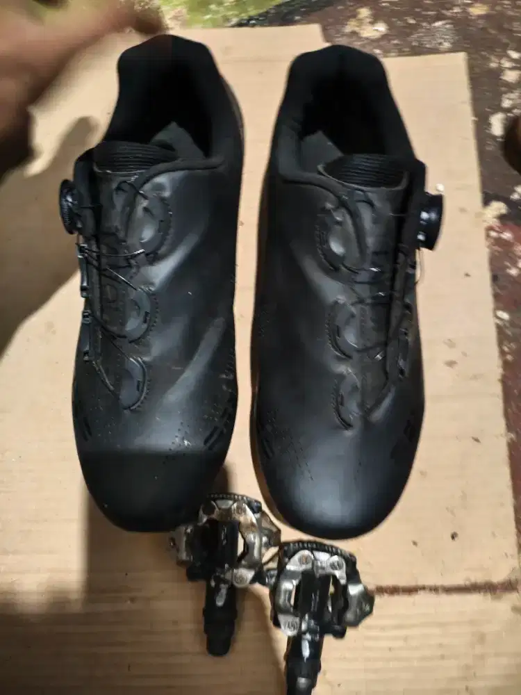 Sepatu cleat size 41 dan pedal shimano