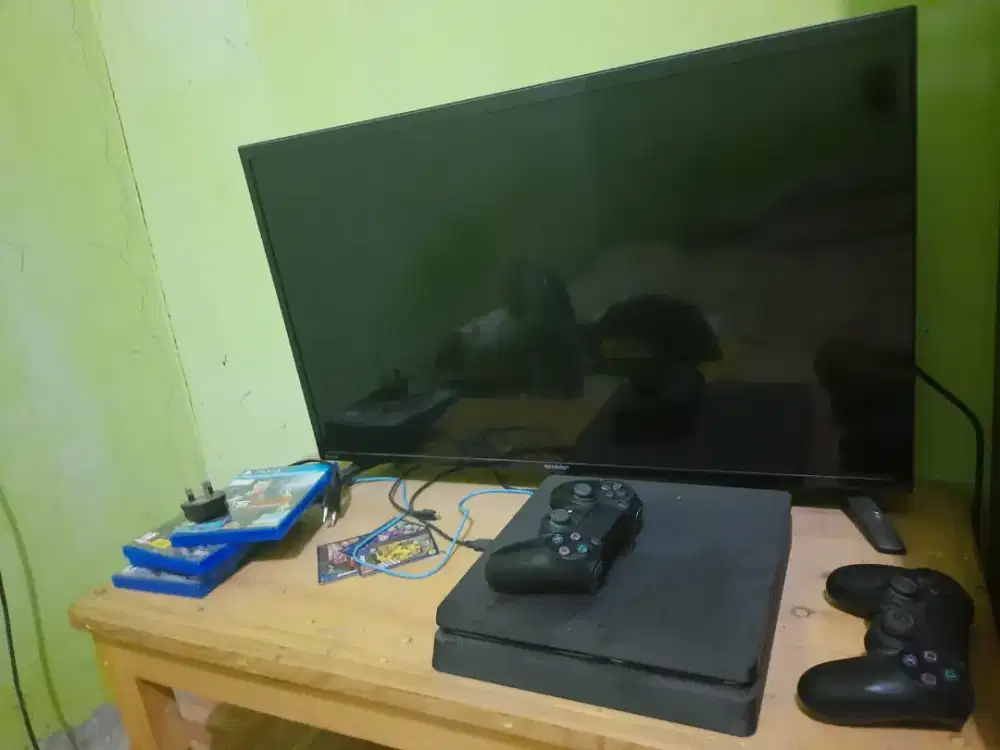 Ps 4, kaset ori ( bola & zombi) lengkap fullset & tv