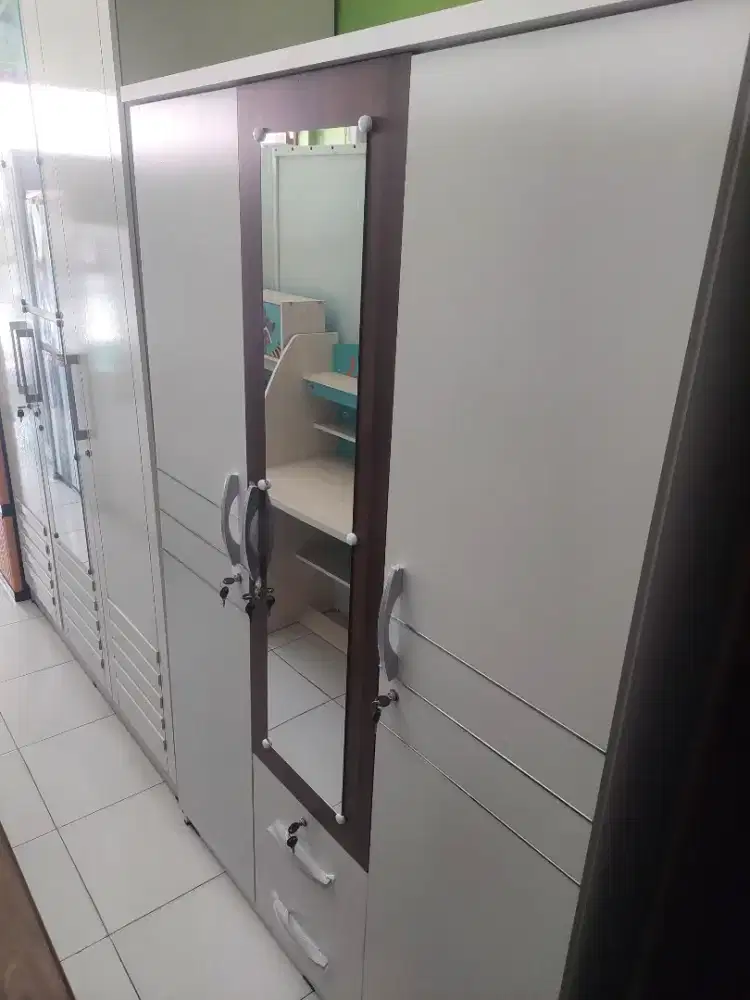 Lemari 3pintu ayana