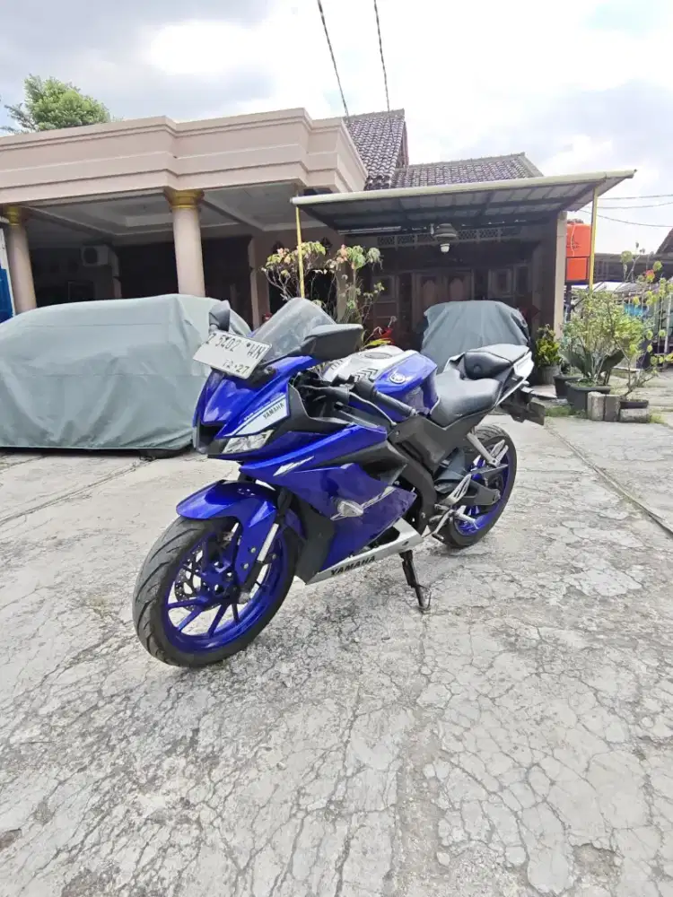 YAMAHA R15 V3  biru