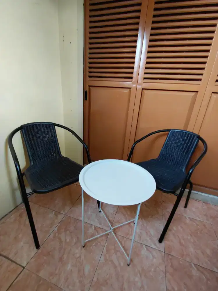 Kursi dan Meja Teras
