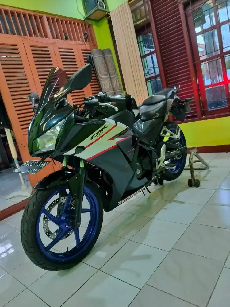Honda CBR 150 r THN 2015 jarang pake BS TT