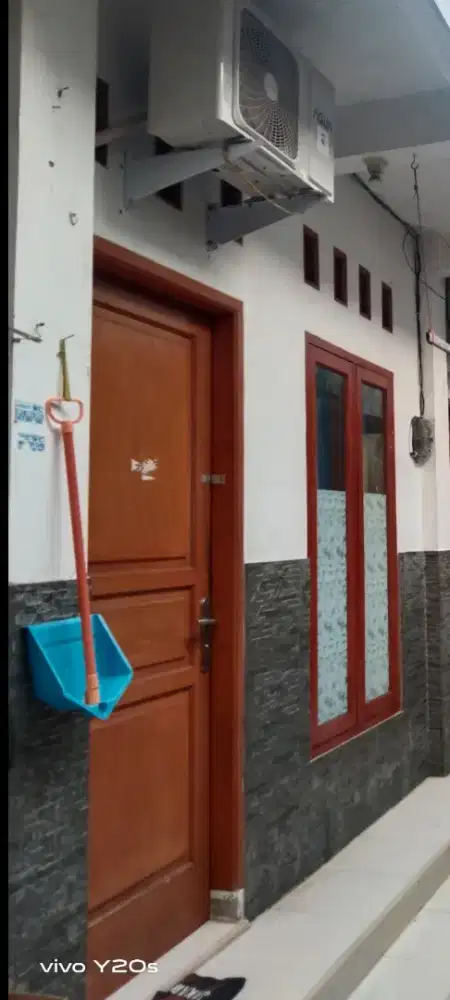 Kontrakan Bawah  Ber AC Tiga Petak