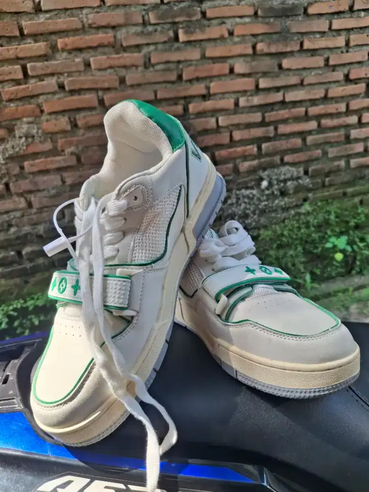 Sepatu louis vuitton