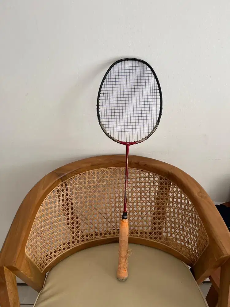 Raket badminton yonex dan tas