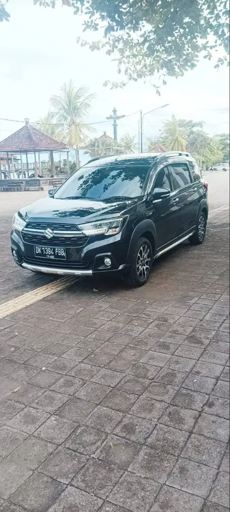 SUZUKI XL7 HITAM