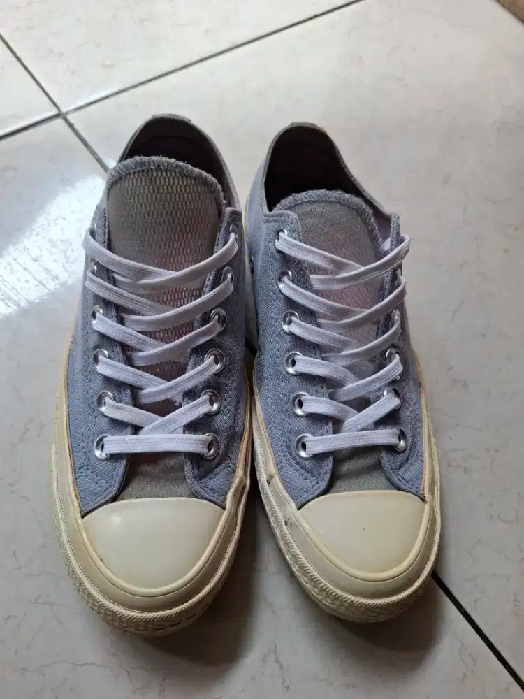 Sepatu converse wanita