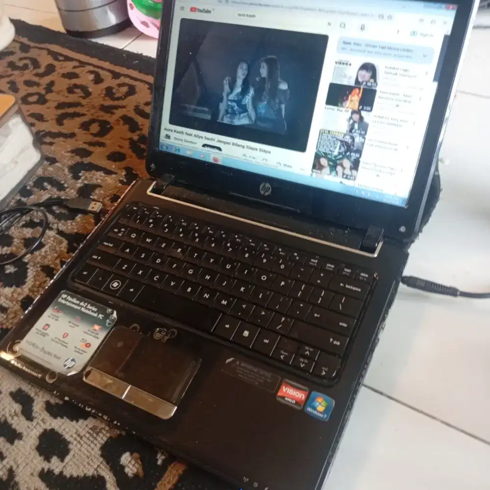 Notebook HP Pavilion DV2 
Lumayan buat belajar dan internet