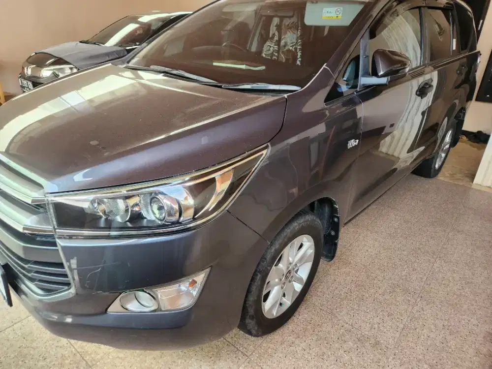 Toyota Inova Reborn abu abu metalic tahun 2019