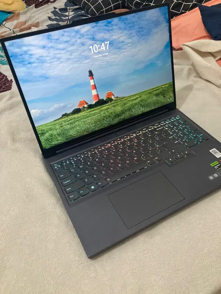 Lenovo Legion slim 5 16 ryzen7 7840hs RTX4050 16GB 256