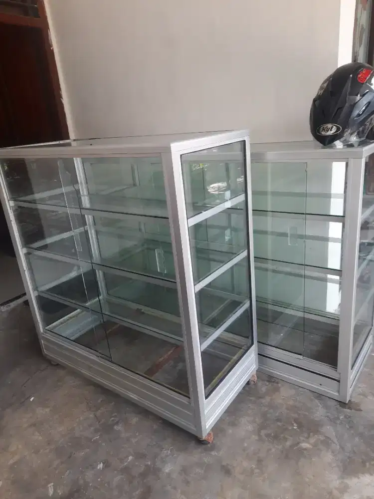 Jual Borongan Dapat 2 Unit Etalase 1x 1 dan 1,5 x 1