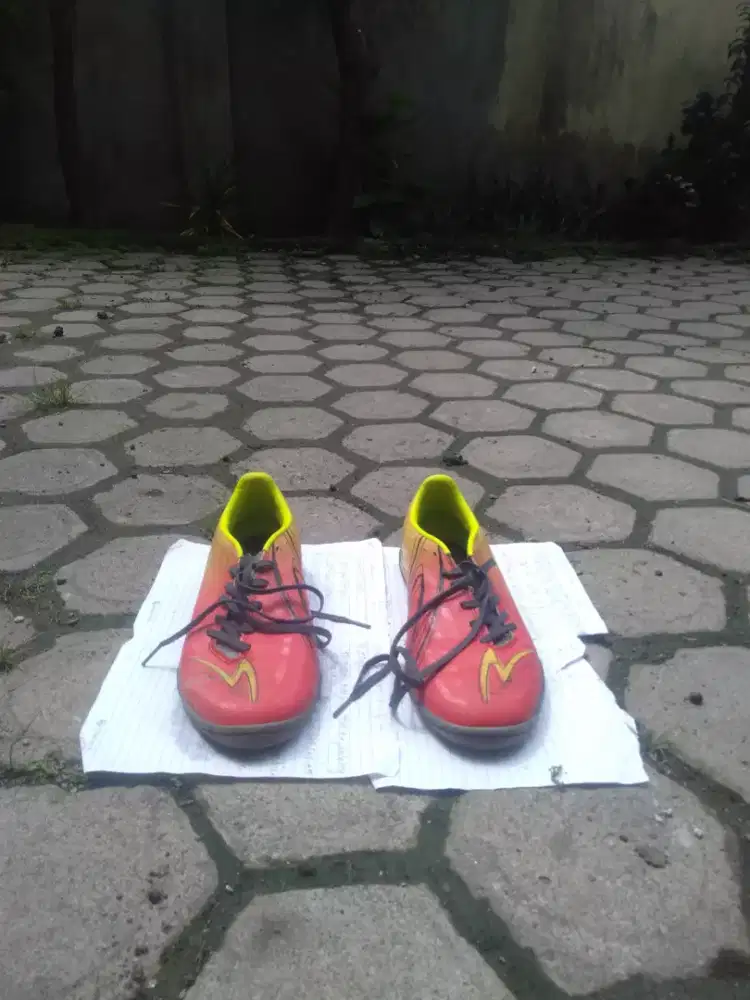 SEPATU FUTSAL LIGHTSPEED ORI