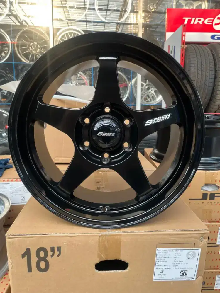 Spoon sport ring 18 lebar 9 pcd 6x139,7 ET 0 fortuner pajero
