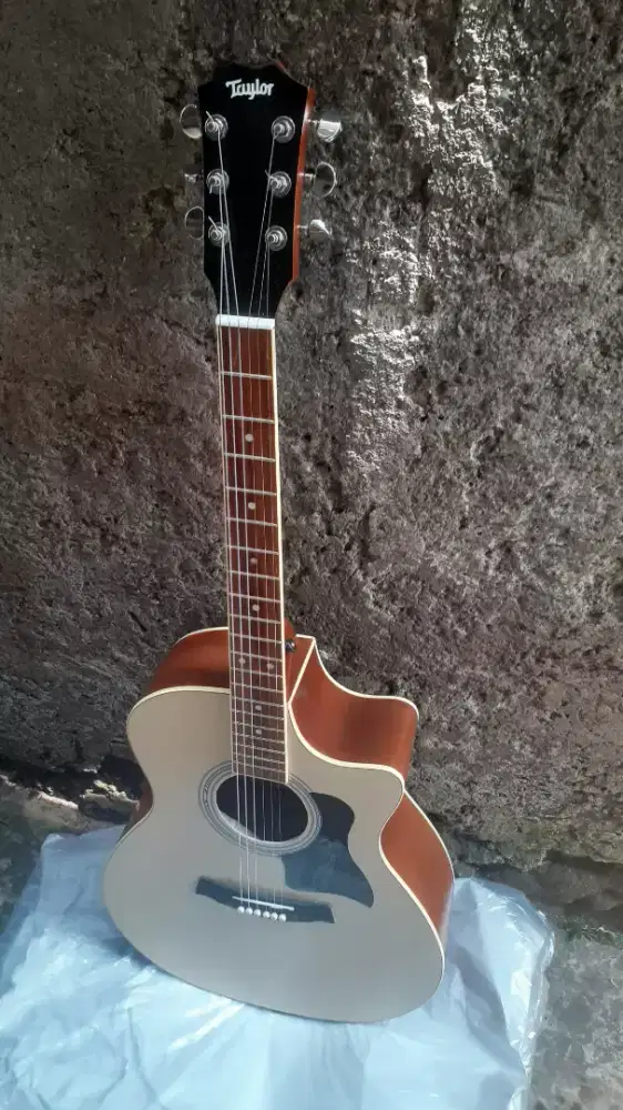 GITAR TAYLOR JUMBO