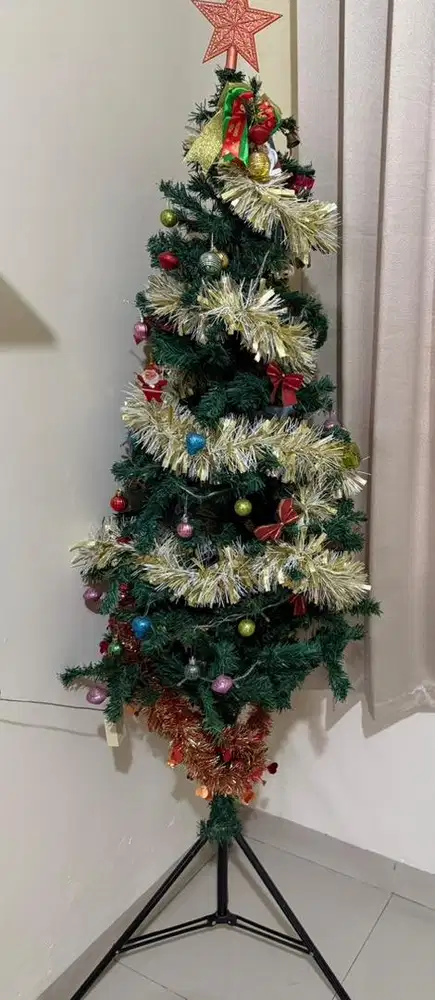 Pohon natal + hiasan