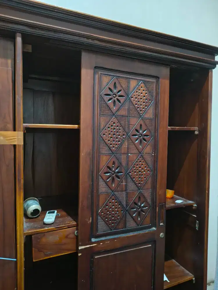 dijual lemari jati 4 pintu