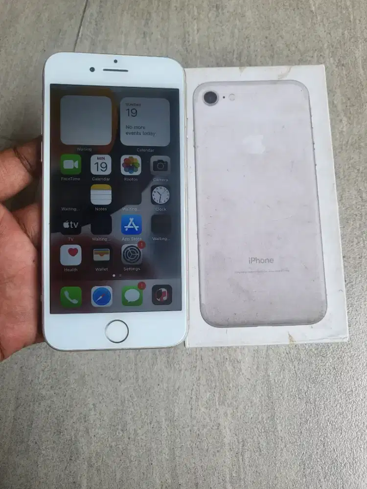 Jual cepat Iphone 7 32GB Fullset