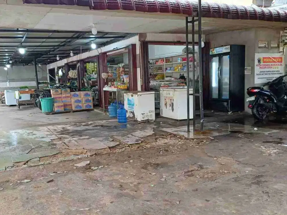 dijual tanah + bangunan posisi hook strategis terletak di kawasan ramai dengan akses Jl. Prof. M. Yamim dan Jl. Ampera langsung