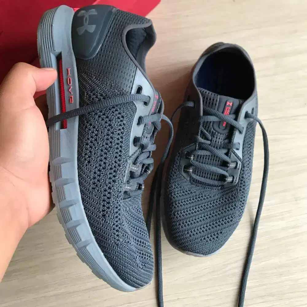 Under Armour HOVR Sonic 2 sepatu running training original 41