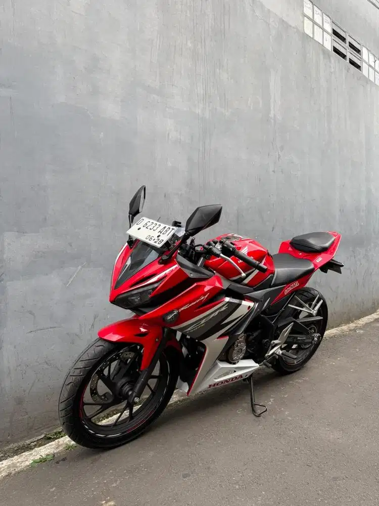 Honda cbr 150r facelift 2018 (low km)